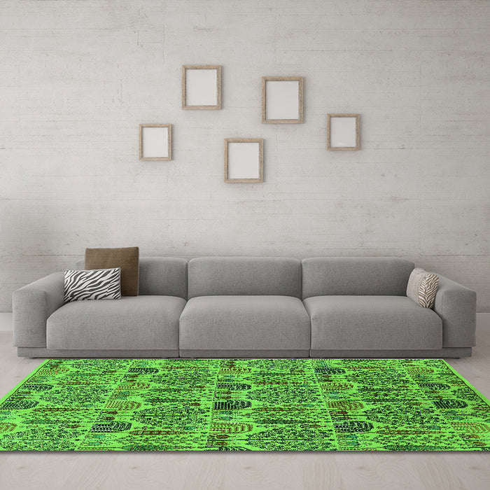 Machine Washable Oriental Green Industrial Area Rugs in a Living Room,, wshurb1116grn