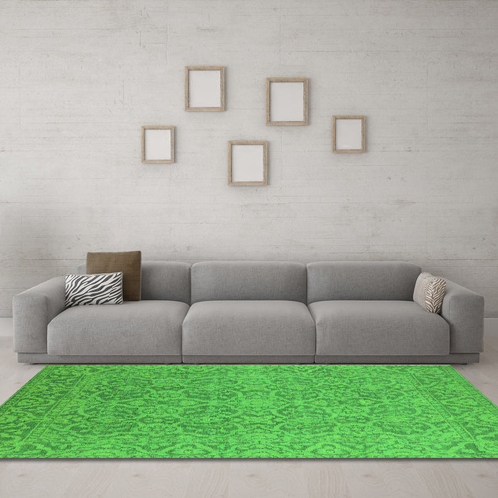 Machine Washable Oriental Green Industrial Area Rugs in a Living Room,, wshurb1120grn