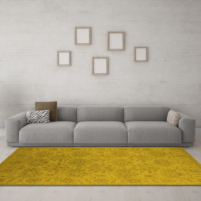 Machine Washable Oriental Yellow Industrial Rug in a Living Room, wshurb1127yw