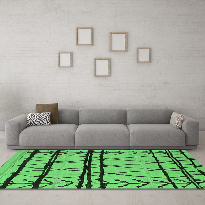 Machine Washable Solid Emerald Green Modern Area Rugs in a Living Room,, wshurb1162emgrn