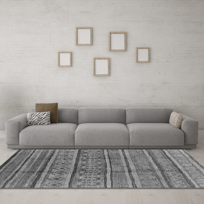 Machine Washable Oriental Gray Industrial Rug in a Living Room,, wshurb1165gry