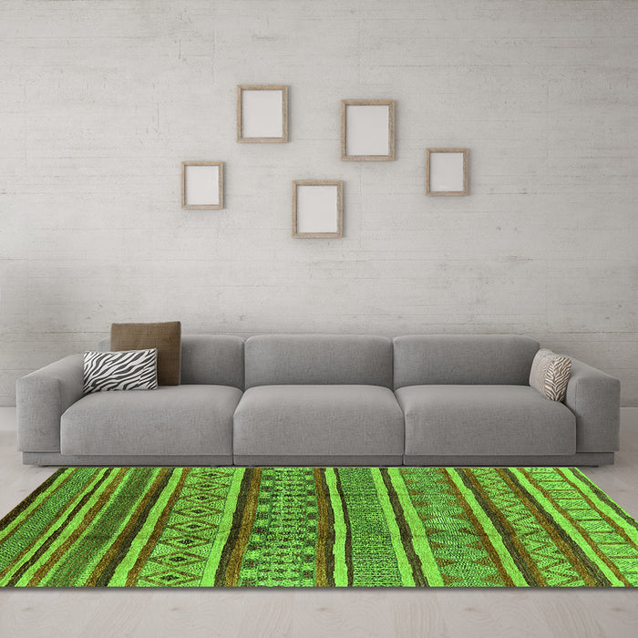 Machine Washable Oriental Green Industrial Area Rugs in a Living Room,, wshurb1165grn