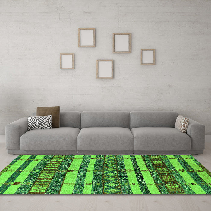 Machine Washable Oriental Green Industrial Area Rugs in a Living Room,, wshurb1169grn