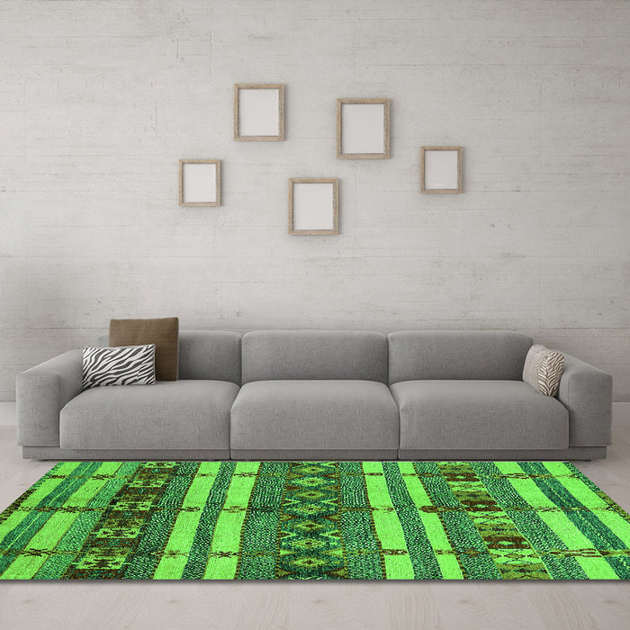 Machine Washable Oriental Green Industrial Area Rugs in a Living Room,, wshurb1171grn