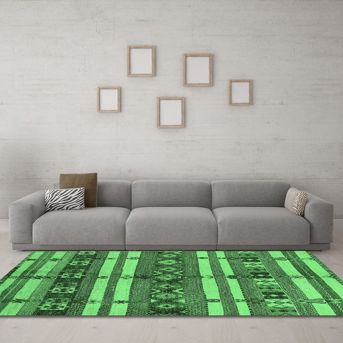 Machine Washable Oriental Emerald Green Industrial Area Rugs in a Living Room,, wshurb1171emgrn