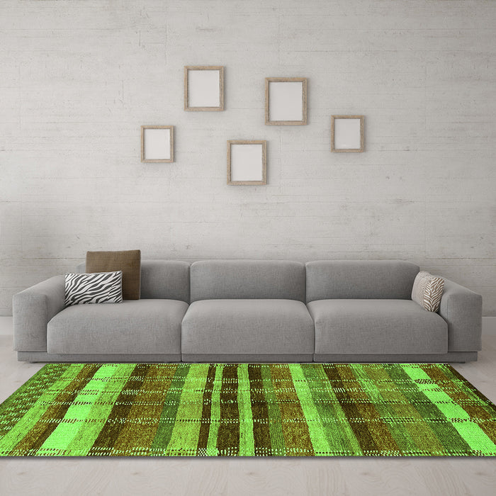 Machine Washable Oriental Green Industrial Area Rugs in a Living Room,, wshurb1172grn