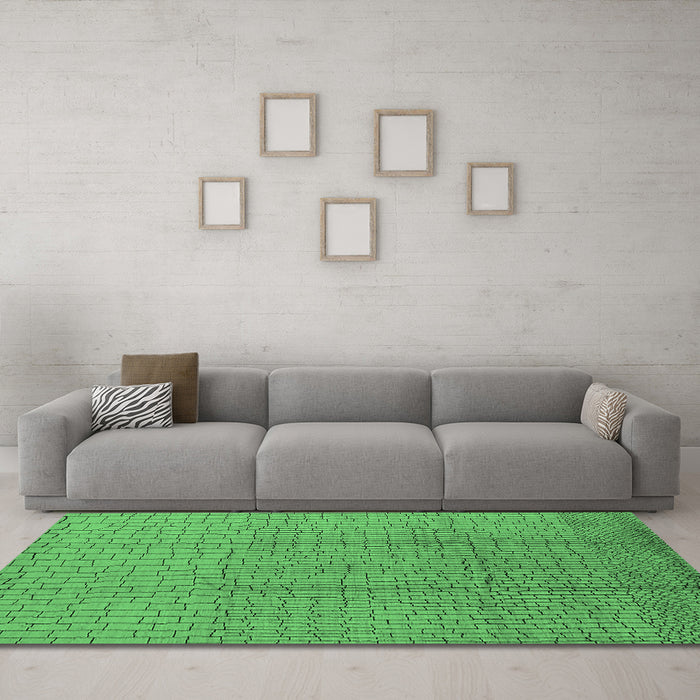 Machine Washable Solid Emerald Green Modern Area Rugs in a Living Room,, wshurb1174emgrn