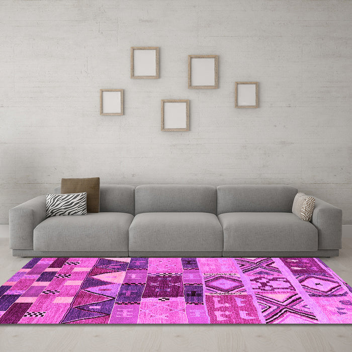 Machine Washable Oriental Pink Industrial Rug in a Living Room, wshurb1181pnk