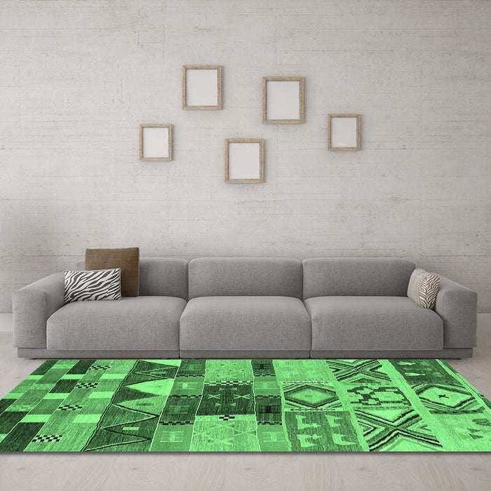 Machine Washable Oriental Emerald Green Industrial Area Rugs in a Living Room,, wshurb1181emgrn