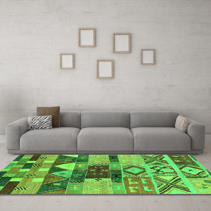 Machine Washable Oriental Green Industrial Area Rugs in a Living Room,, wshurb1181grn