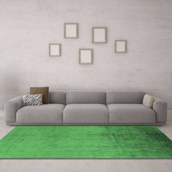 Machine Washable Oriental Emerald Green Traditional Area Rugs in a Living Room,, wshurb1182emgrn
