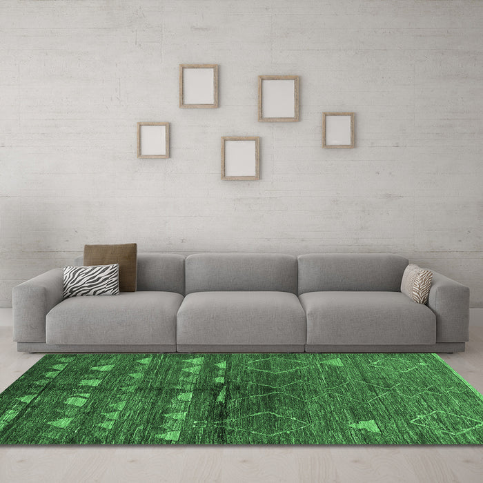 Machine Washable Solid Emerald Green Modern Area Rugs in a Living Room,, wshurb1183emgrn
