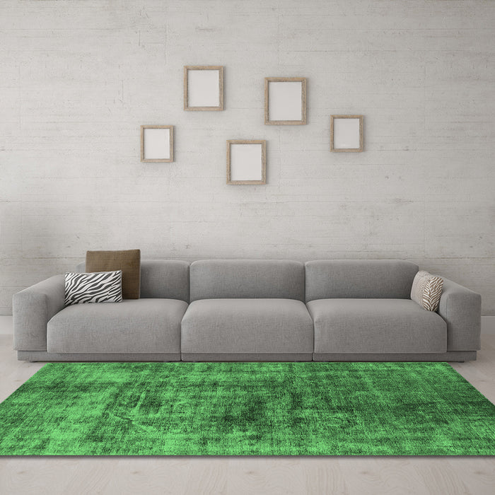 Machine Washable Solid Emerald Green Modern Area Rugs in a Living Room,, wshurb1185emgrn