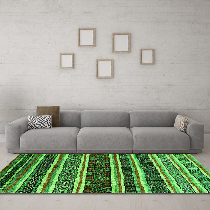 Machine Washable Oriental Green Industrial Area Rugs in a Living Room,, wshurb1186grn