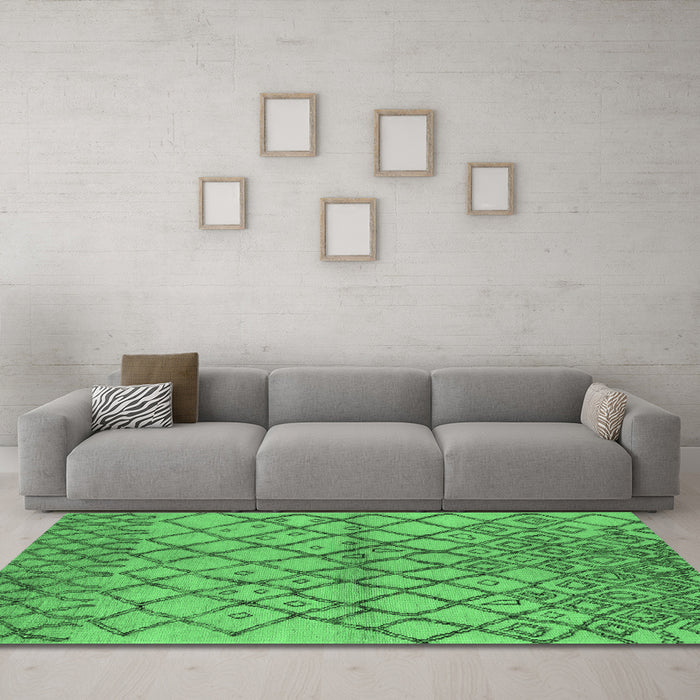 Machine Washable Oriental Emerald Green Industrial Area Rugs in a Living Room,, wshurb1194emgrn