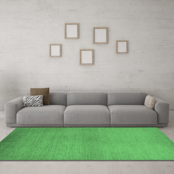 Machine Washable Solid Emerald Green Modern Area Rugs in a Living Room,, wshurb1195emgrn