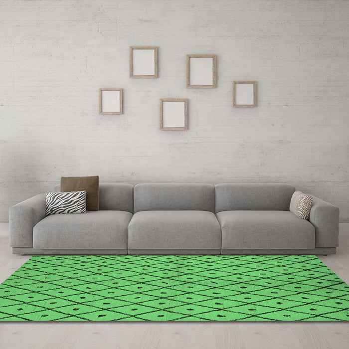 Machine Washable Solid Emerald Green Modern Area Rugs in a Living Room,, wshurb1199emgrn