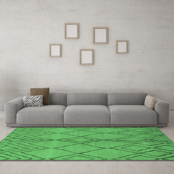 Machine Washable Solid Emerald Green Modern Area Rugs in a Living Room,, wshurb1211emgrn