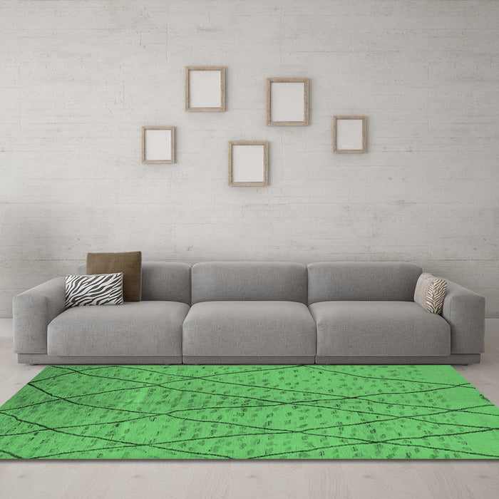 Machine Washable Solid Emerald Green Modern Area Rugs in a Living Room,, wshurb1216emgrn