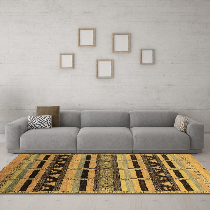 Machine Washable Solid Brown Modern Rug in a Living Room,, wshurb1217brn