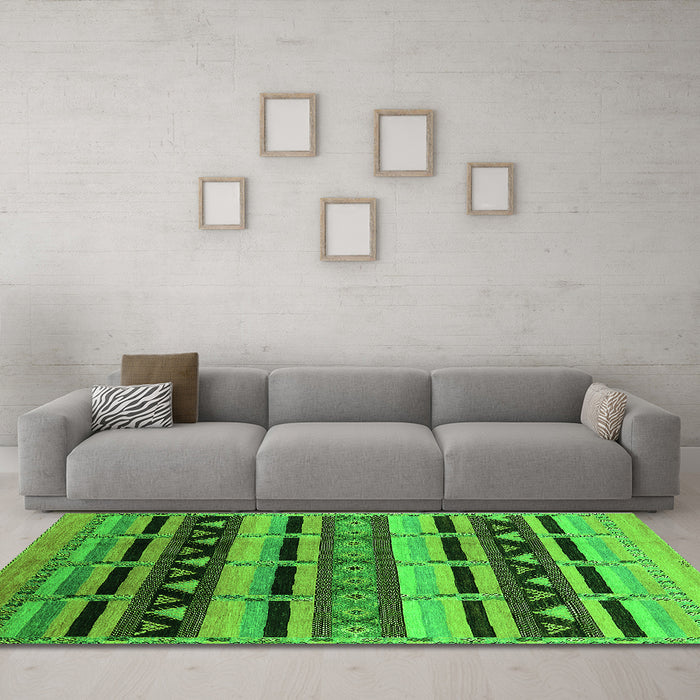 Machine Washable Solid Green Modern Area Rugs in a Living Room,, wshurb1217grn