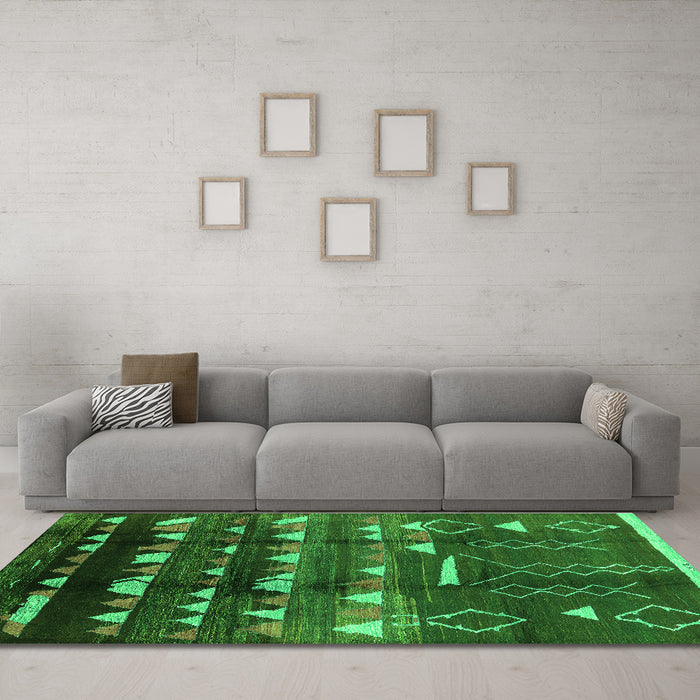 Machine Washable Solid Green Modern Area Rugs in a Living Room,, wshurb1220grn