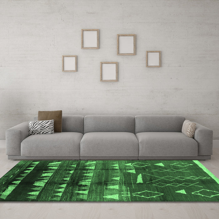 Machine Washable Solid Emerald Green Modern Area Rugs in a Living Room,, wshurb1220emgrn
