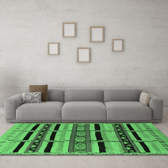 Machine Washable Solid Emerald Green Modern Area Rugs in a Living Room,, wshurb1221emgrn