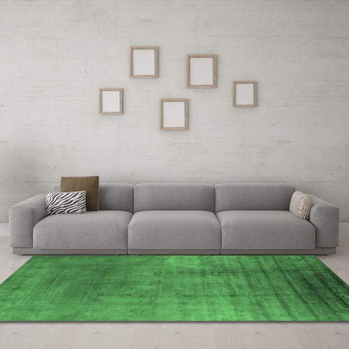 Machine Washable Oriental Emerald Green Traditional Area Rugs in a Living Room,, wshurb1223emgrn