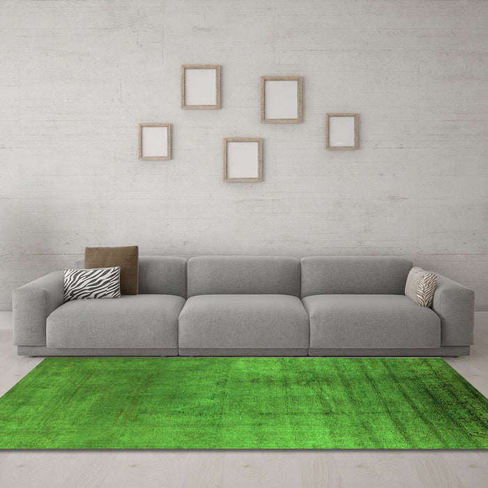 Machine Washable Oriental Green Traditional Area Rugs in a Living Room,, wshurb1223grn