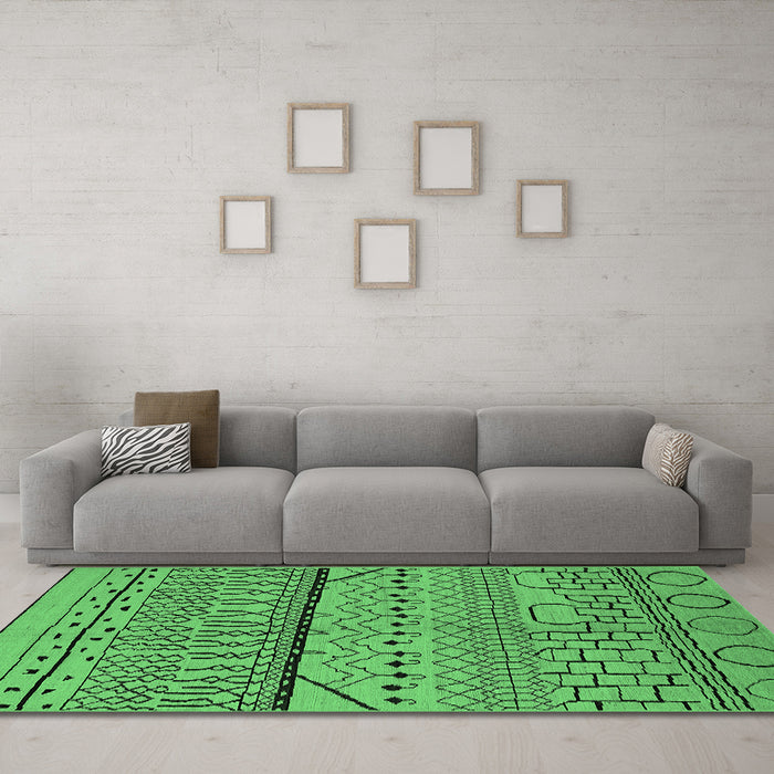 Machine Washable Solid Emerald Green Modern Area Rugs in a Living Room,, wshurb1226emgrn
