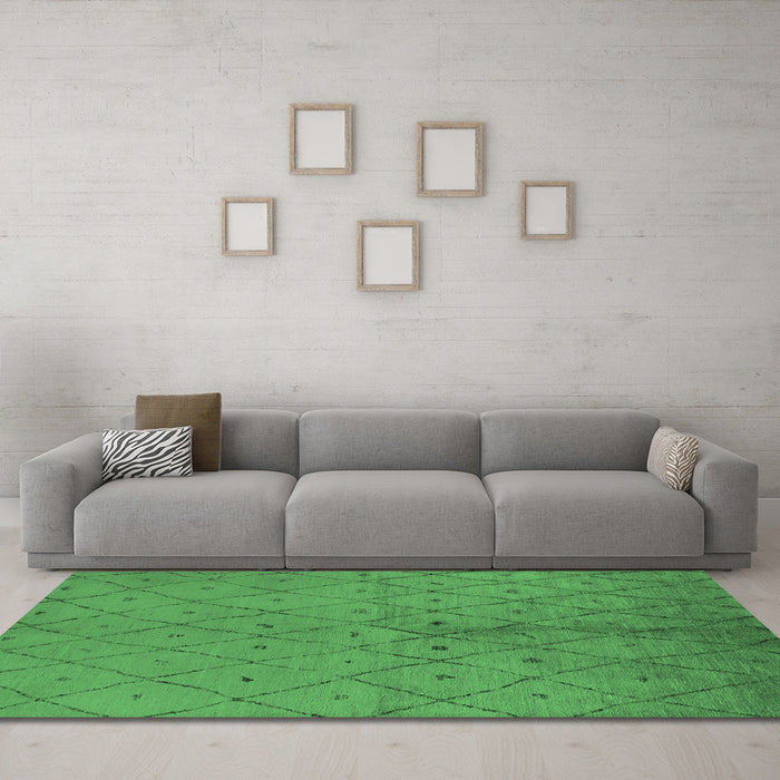 Machine Washable Solid Emerald Green Modern Area Rugs in a Living Room,, wshurb1228emgrn