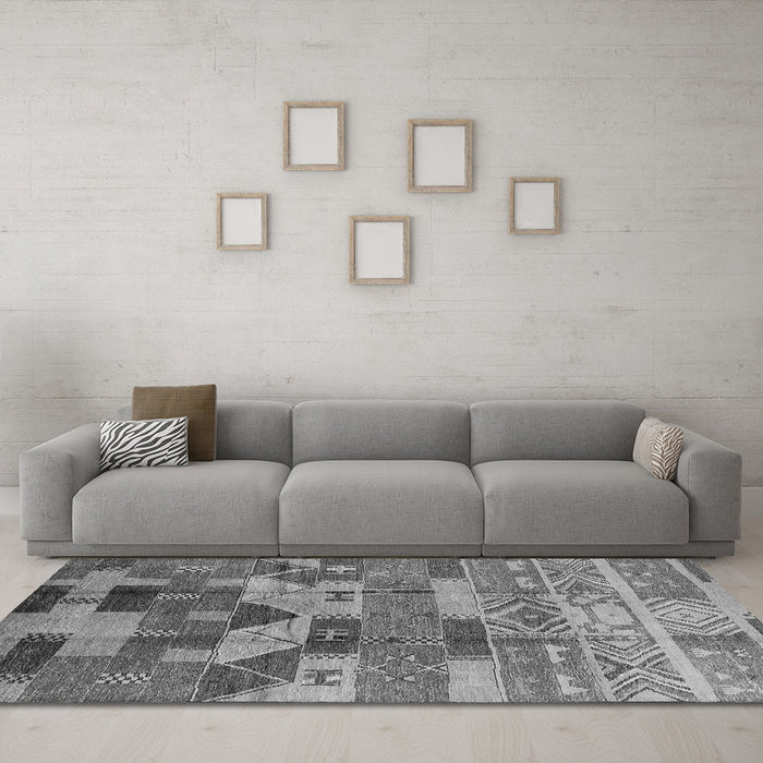 Machine Washable Oriental Gray Industrial Rug in a Living Room,, wshurb1231gry