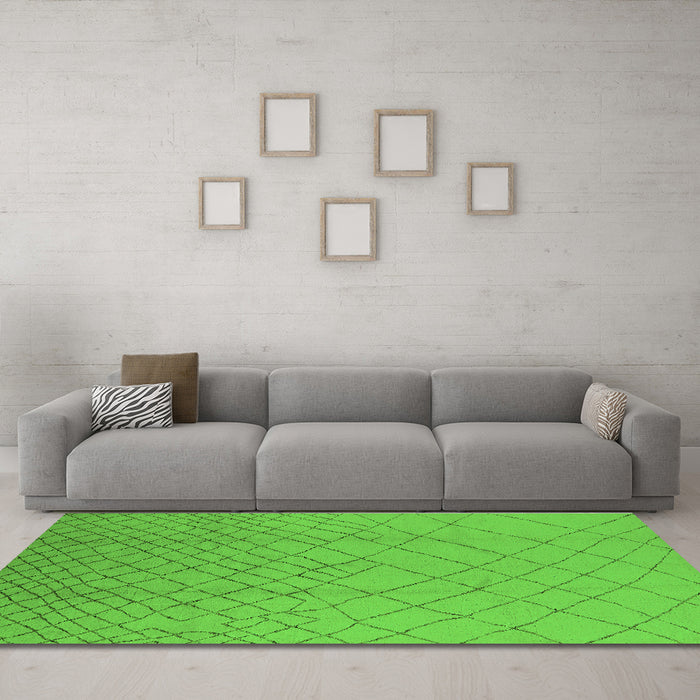 Machine Washable Solid Green Modern Area Rugs in a Living Room,, wshurb1232grn