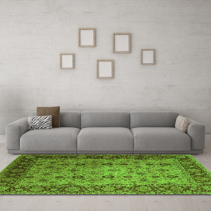 Machine Washable Oriental Green Traditional Area Rugs in a Living Room,, wshurb1238grn