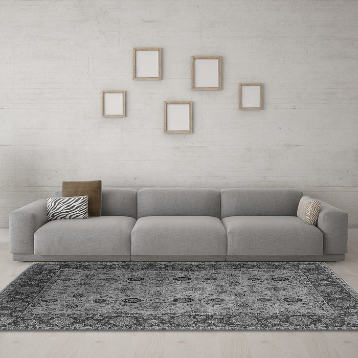 Machine Washable Oriental Gray Traditional Rug in a Living Room,, wshurb1238gry