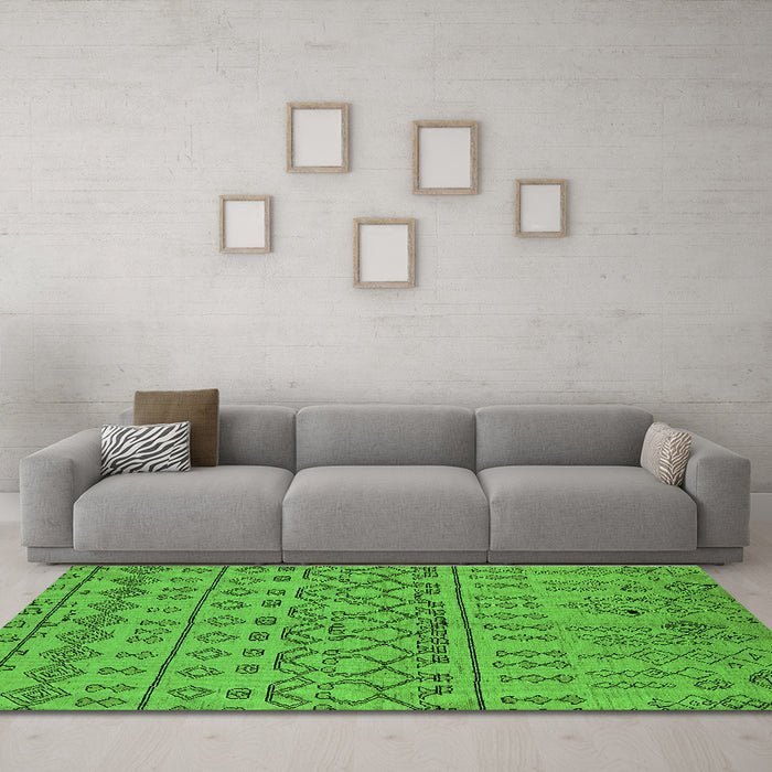 Machine Washable Solid Green Modern Area Rugs in a Living Room,, wshurb1242grn