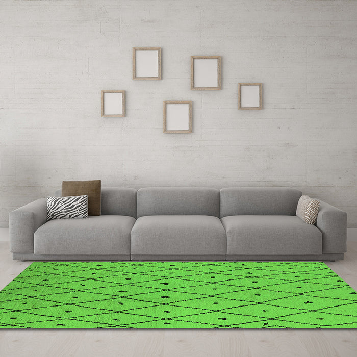 Machine Washable Solid Green Modern Area Rugs in a Living Room,, wshurb1248grn