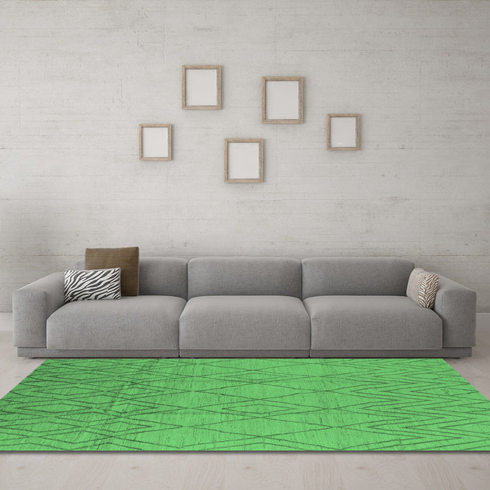 Machine Washable Solid Emerald Green Modern Area Rugs in a Living Room,, wshurb1249emgrn