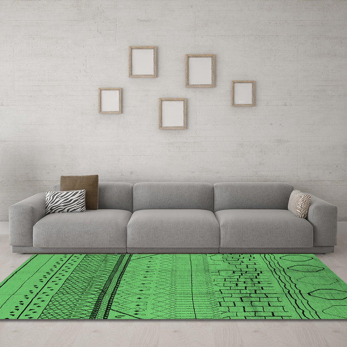 Machine Washable Solid Emerald Green Modern Area Rugs in a Living Room,, wshurb1250emgrn