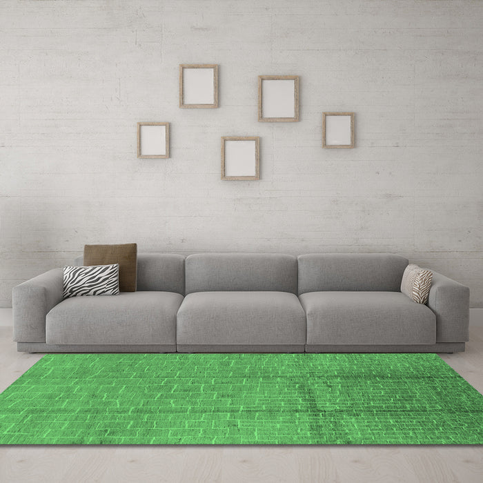 Machine Washable Solid Emerald Green Modern Area Rugs in a Living Room,, wshurb1251emgrn