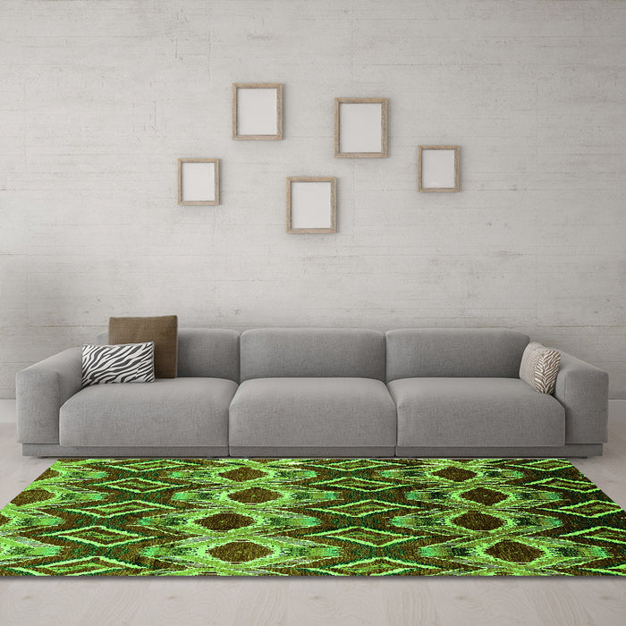 Machine Washable Solid Green Modern Area Rugs in a Living Room,, wshurb1252grn
