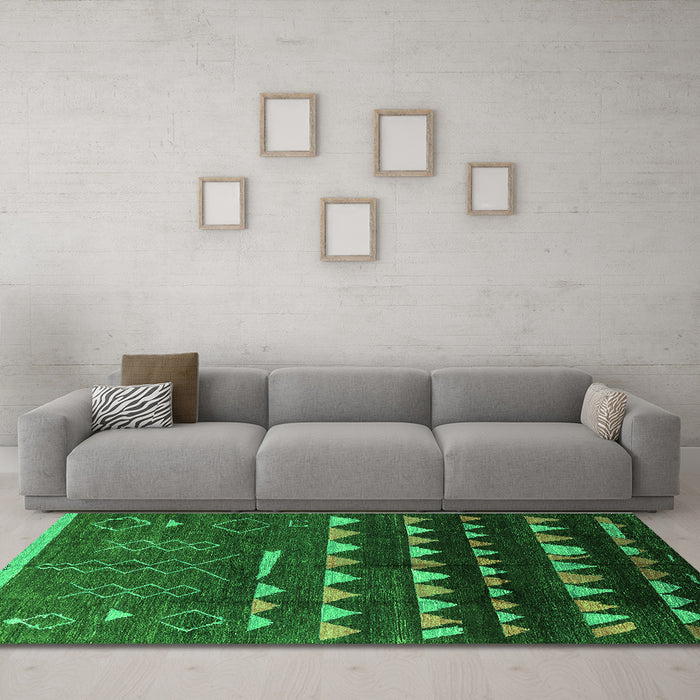 Machine Washable Solid Green Modern Area Rugs in a Living Room,, wshurb1253grn