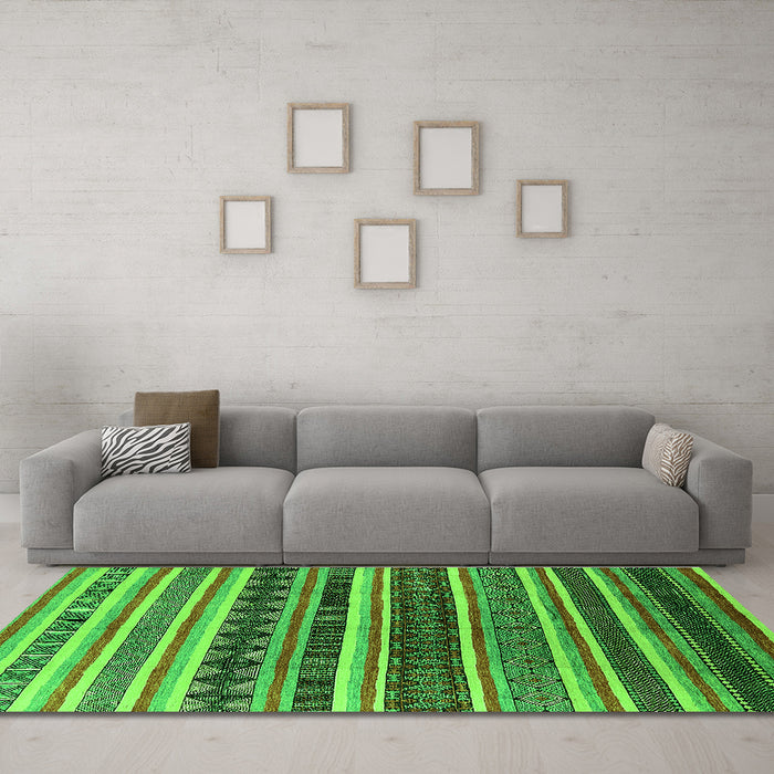 Machine Washable Solid Green Modern Area Rugs in a Living Room,, wshurb1254grn