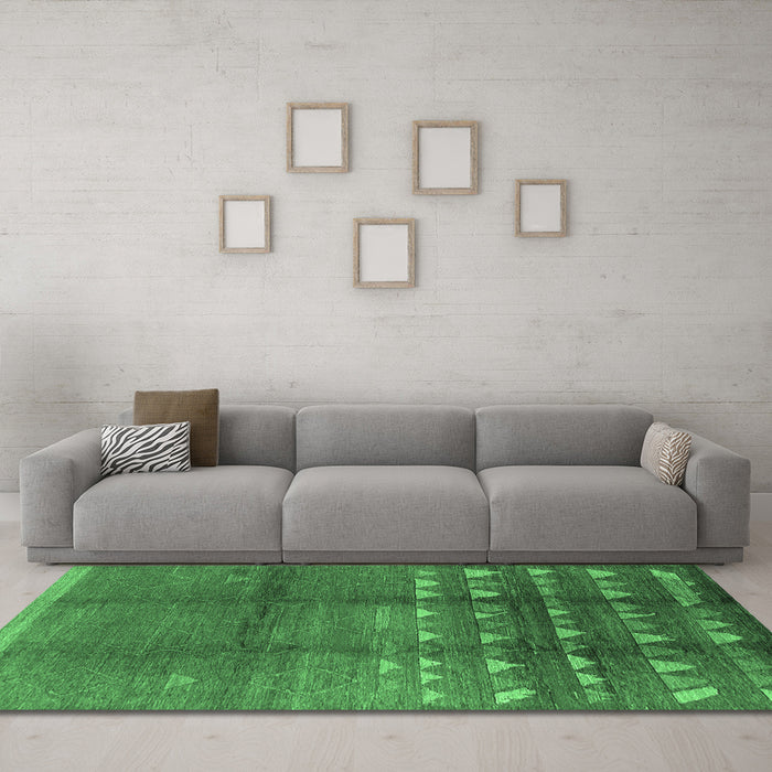 Machine Washable Solid Emerald Green Modern Area Rugs in a Living Room,, wshurb1255emgrn