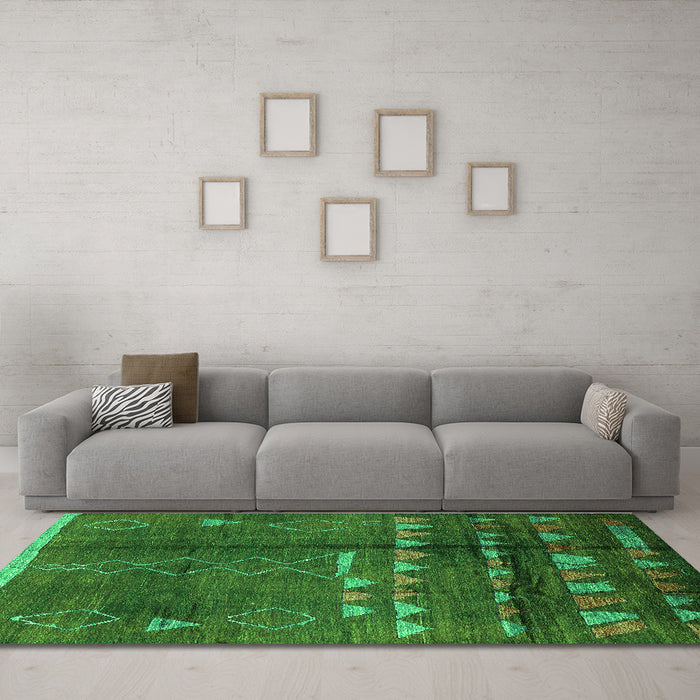 Machine Washable Solid Green Modern Area Rugs in a Living Room,, wshurb1258grn