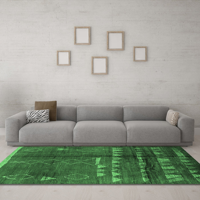 Machine Washable Solid Emerald Green Modern Area Rugs in a Living Room,, wshurb1258emgrn