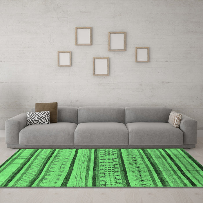 Machine Washable Solid Emerald Green Modern Area Rugs in a Living Room,, wshurb1259emgrn