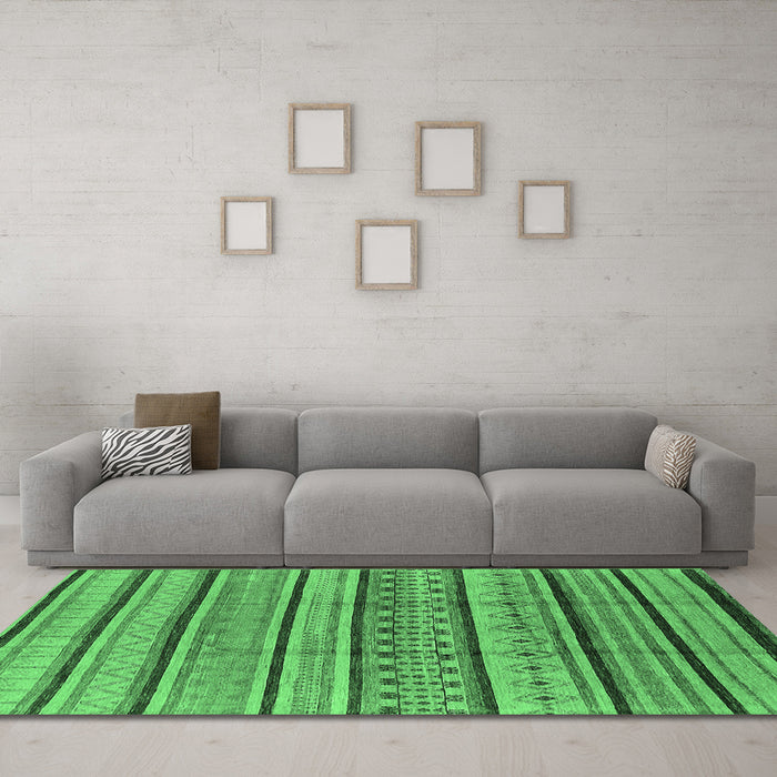 Machine Washable Solid Emerald Green Modern Area Rugs in a Living Room,, wshurb1260emgrn