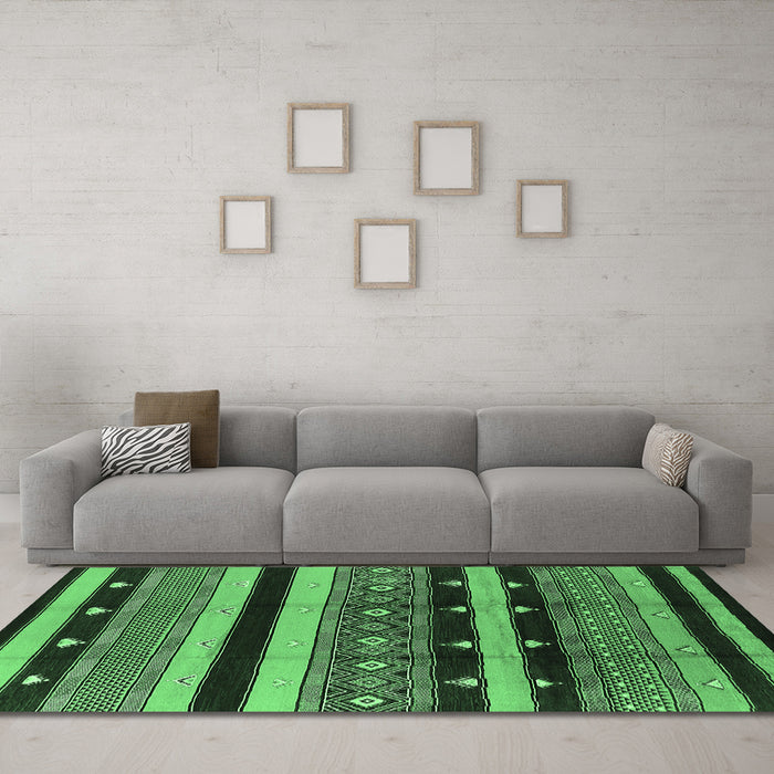 Machine Washable Solid Emerald Green Modern Area Rugs in a Living Room,, wshurb1263emgrn